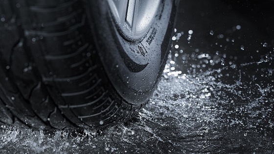 Hydroplaning (Aquaplaning) Simulation, Ansys, Simulia, Siemens, Integrated FEA|CFD with Artificial Intelligence